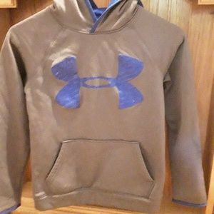 Boy's under armour sweatshirt
